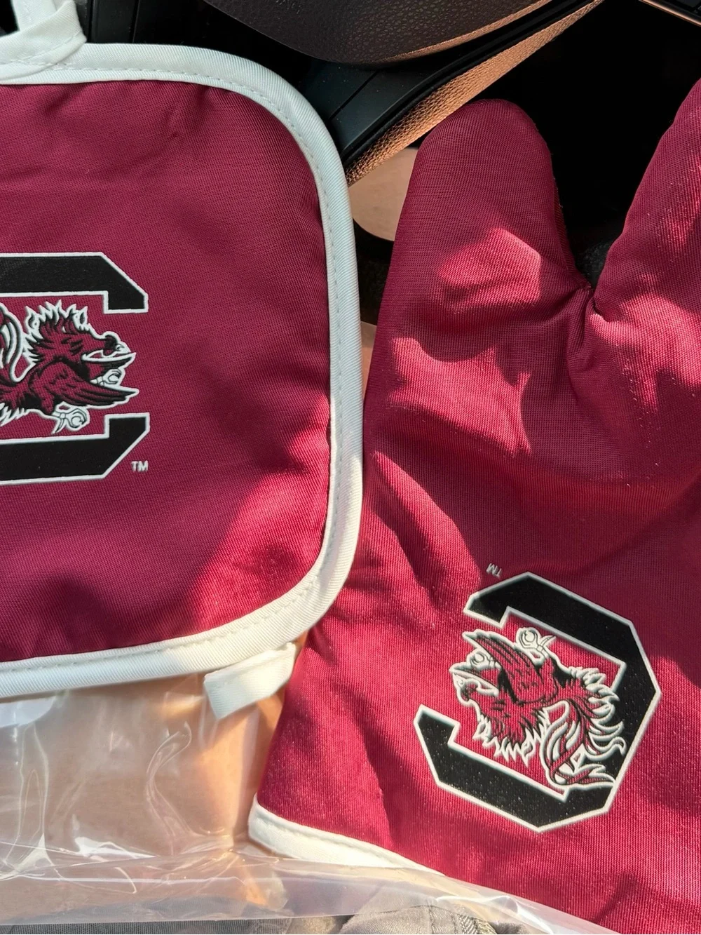 University of South Carolina Gamecocks Garnet Oven Mitt and Pot Holder Set